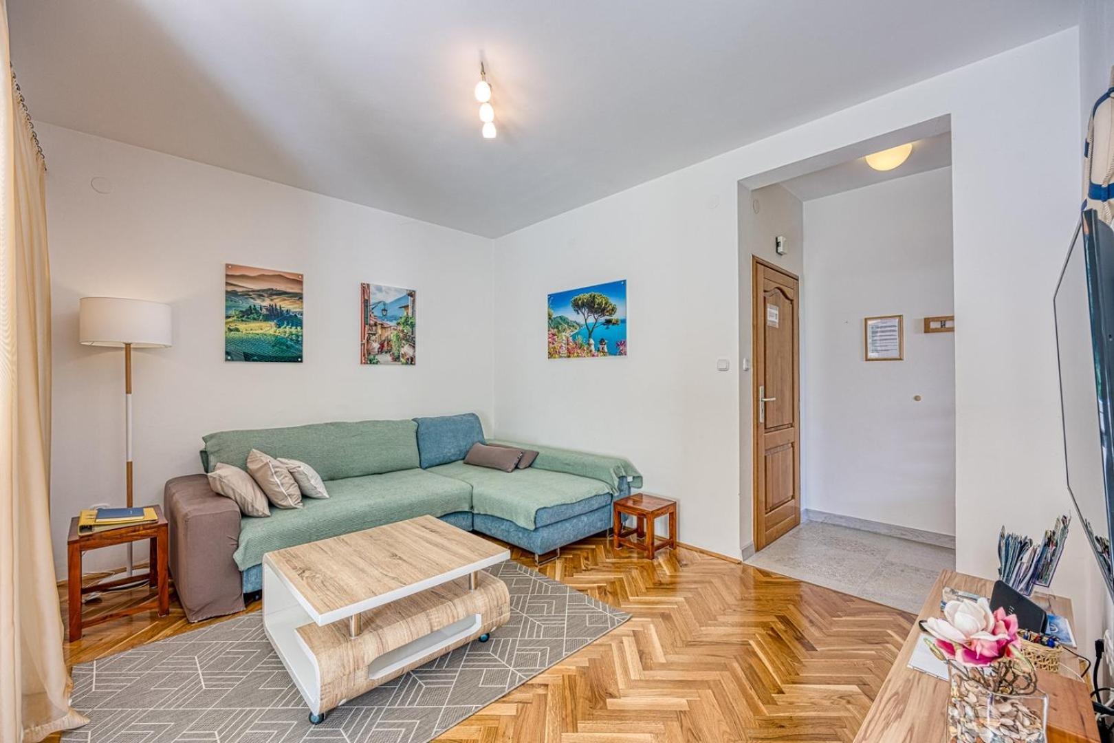 Apartment Pavluk With Balcony *